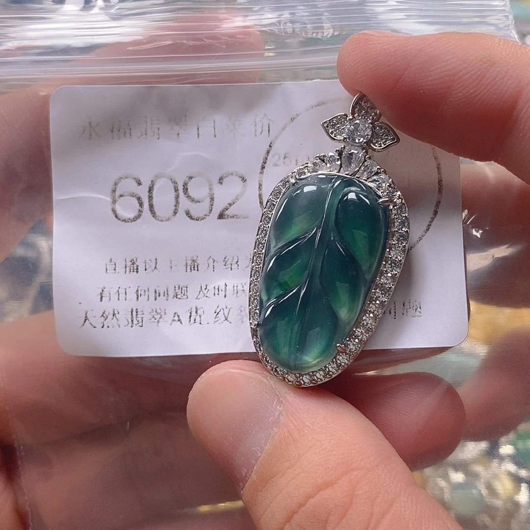 吊坠(不含链)未镶嵌翡翠