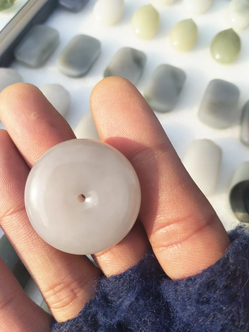 新疆天然和田玉吊坠