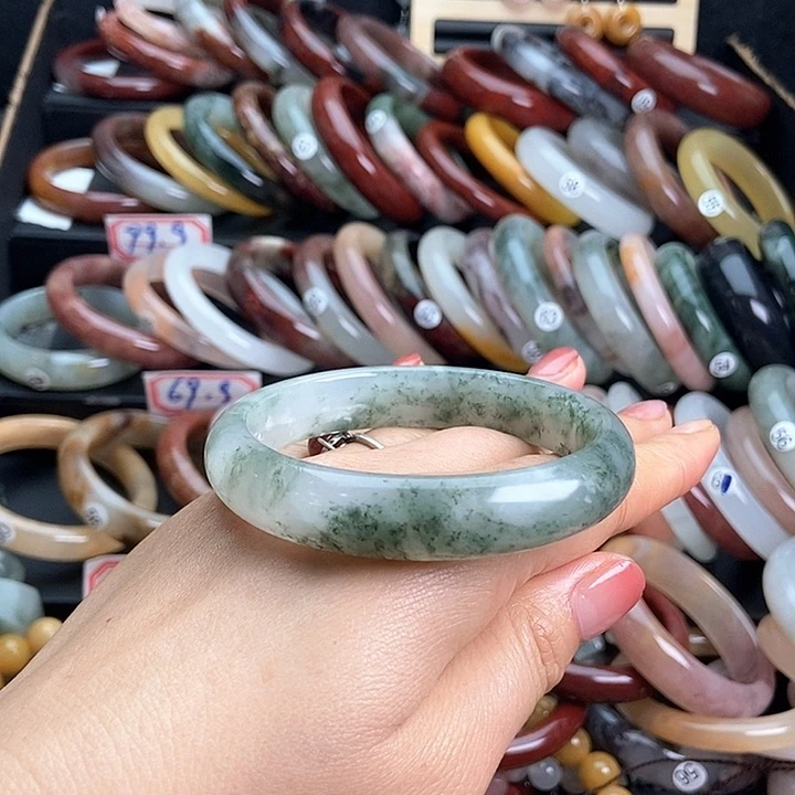 石英质玉手镯未镶嵌