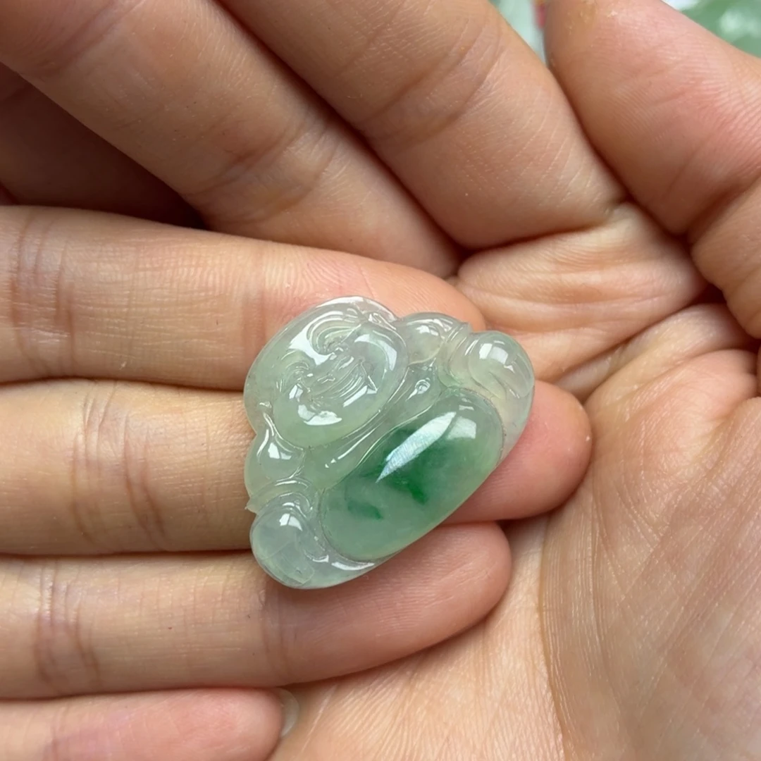 翡翠未镶嵌颈饰绿佛