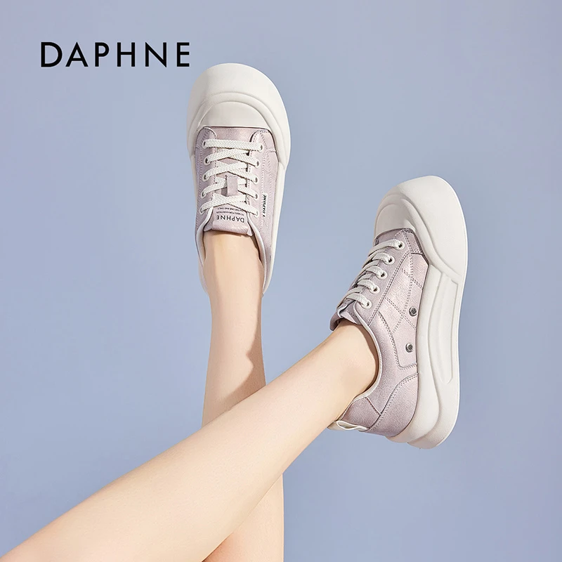 达芙妮紫色板鞋女2025春季新款厚底增高系带网红款小白鞋防滑1