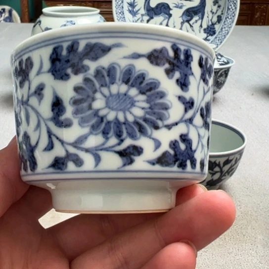 因***火明续幽蓝，菊纹马蹄杯