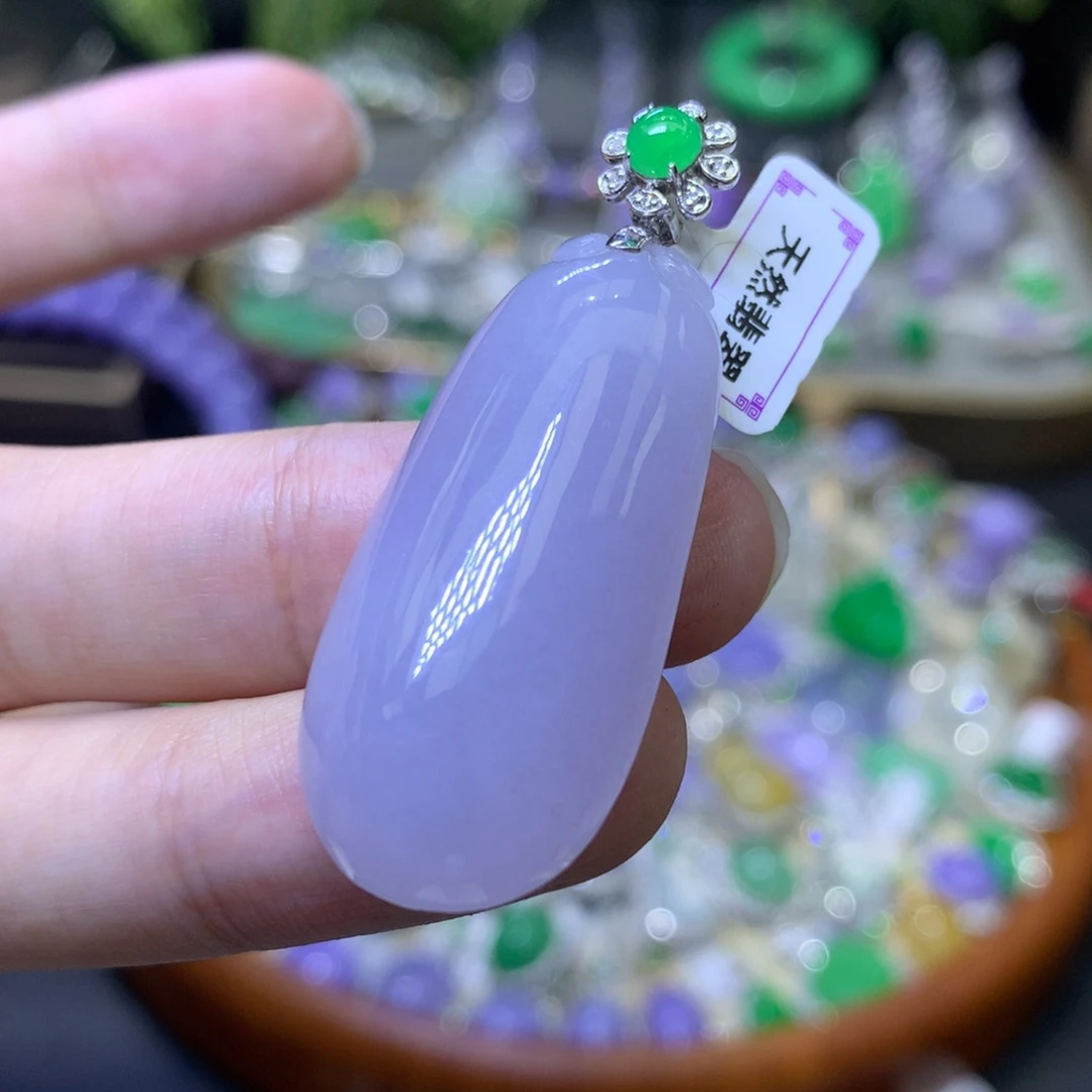 颈饰18K金镶嵌翡翠