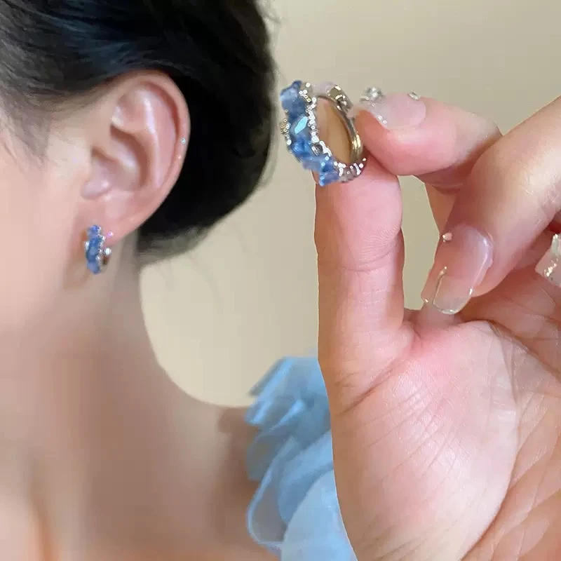 合金锆石耳饰 蓝色港风耳圈女款时尚小众耳环小耳扣合成锆石耳饰