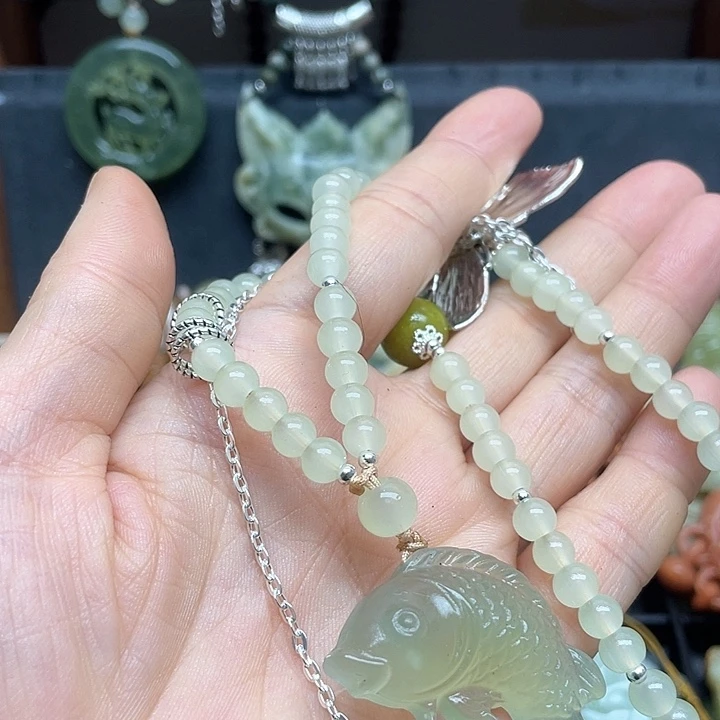 未镶嵌蛇纹石玉颈饰