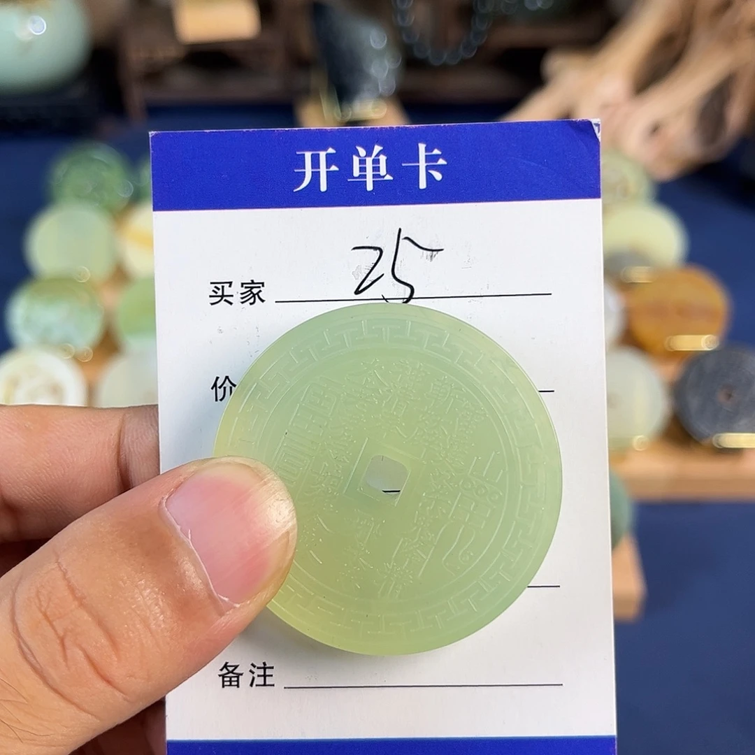 人***气蛇纹石玉未镶嵌颈饰