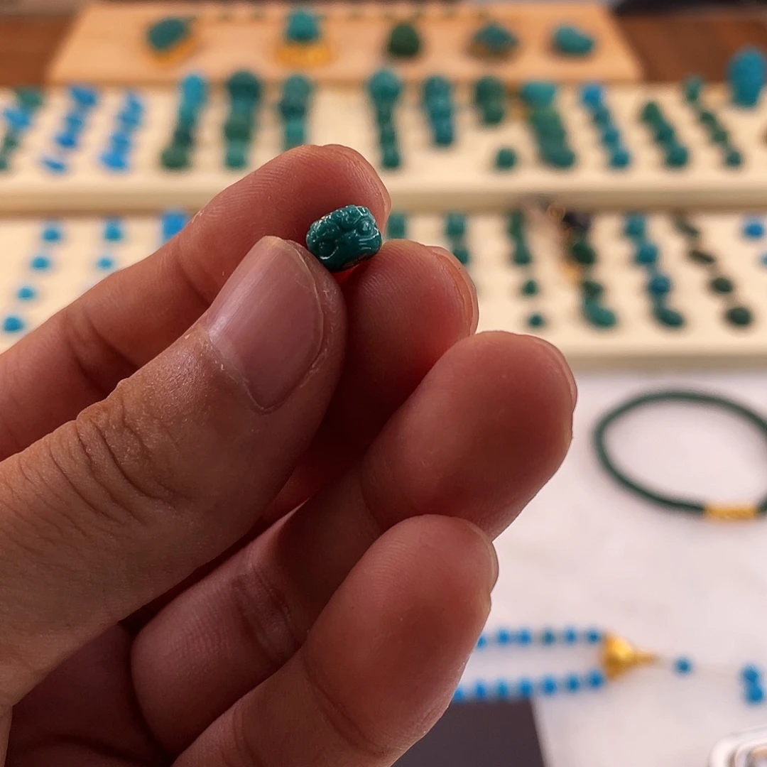 绿松石未镶嵌颈饰