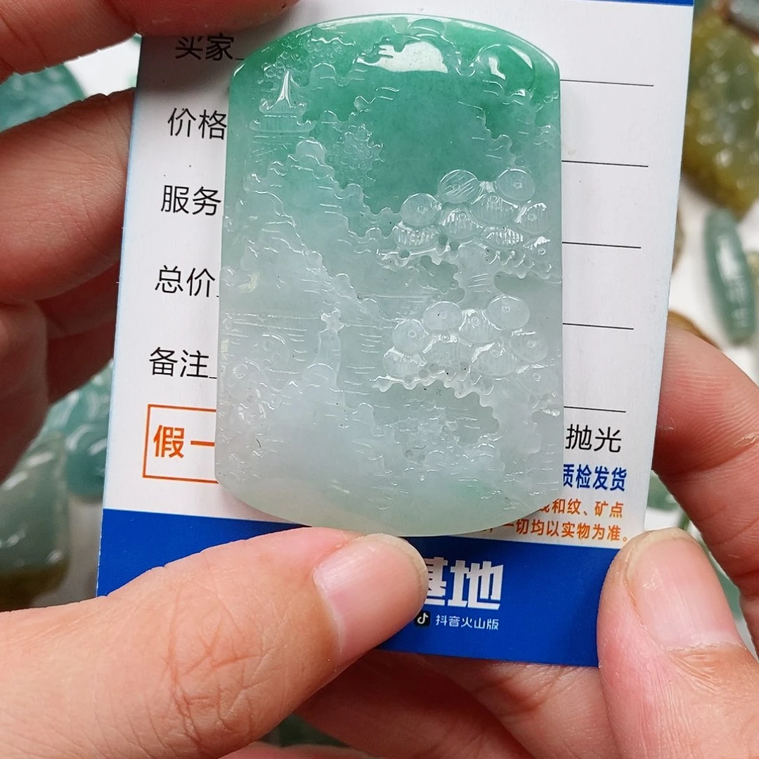 翡翠未镶嵌颈饰山水