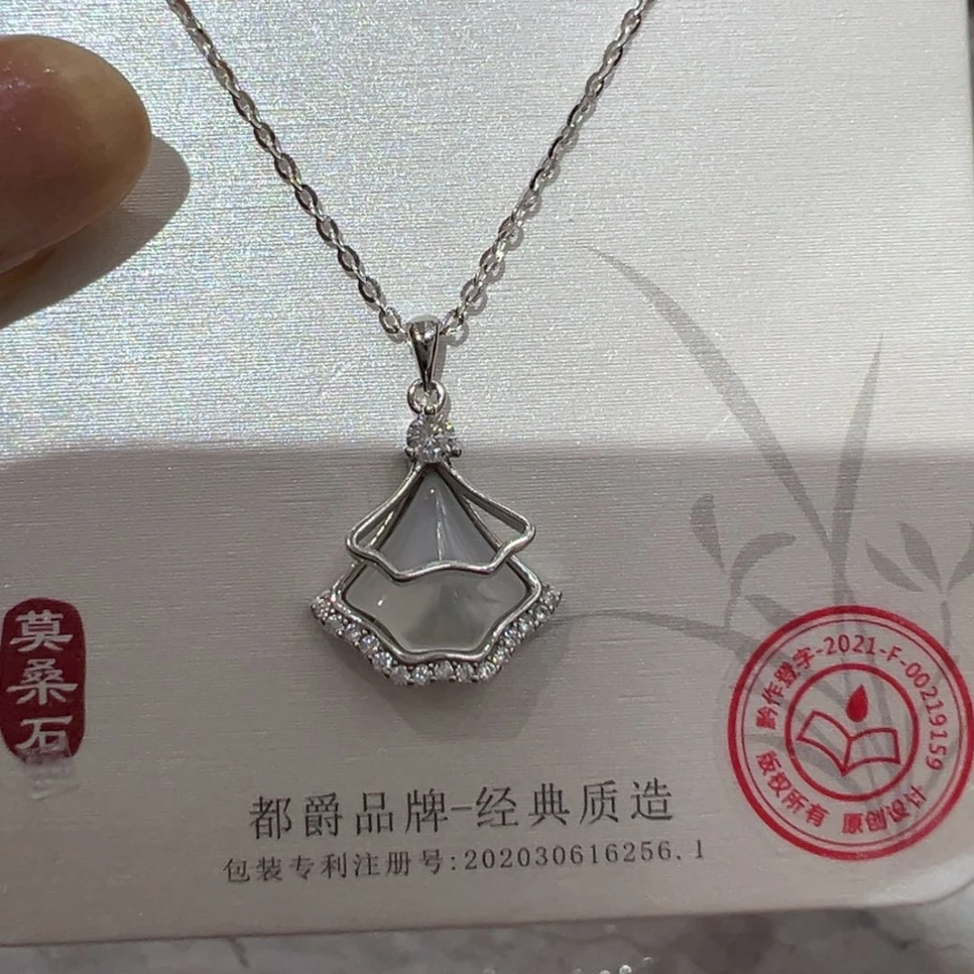 吊坠925银合成碳硅石新款白贝裙子