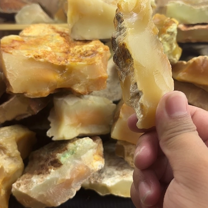 石英质玉（黄龙玉）合金原石 奇石