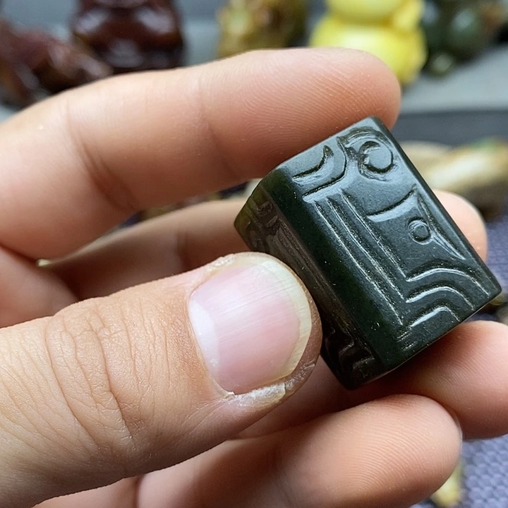 未镶嵌蛇纹石玉颈饰