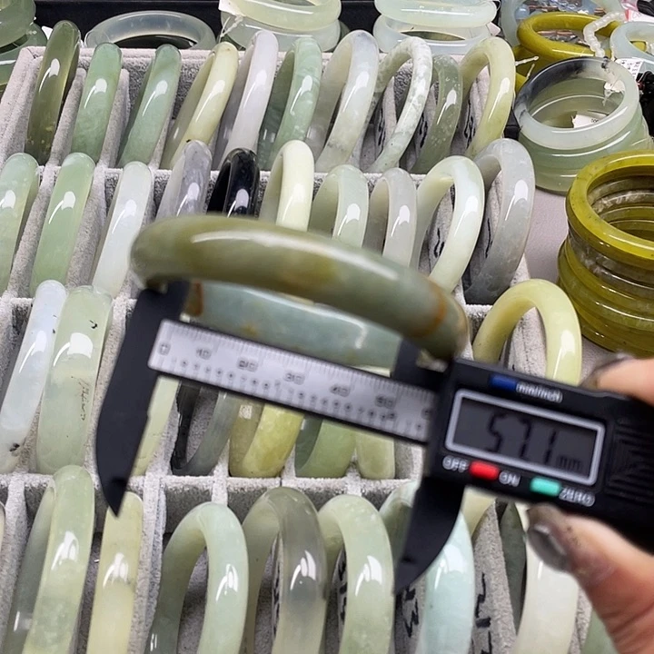 蛇纹石玉未镶嵌手镯302