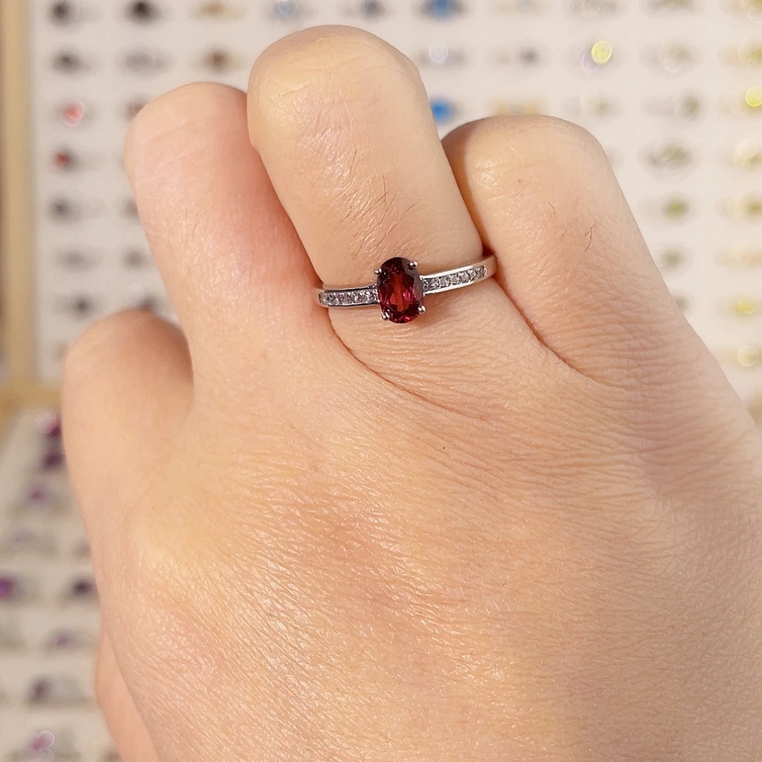 石榴石银S925镶嵌戒指镶钻简约款戒指