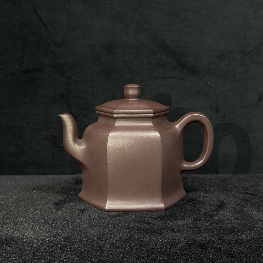 23/WYJ007/王玉娟/紫砂壶六方金钟/老紫泥