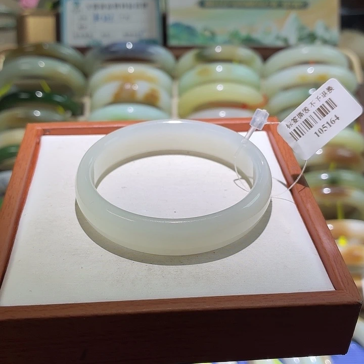 如****和田玉未镶嵌手镯53