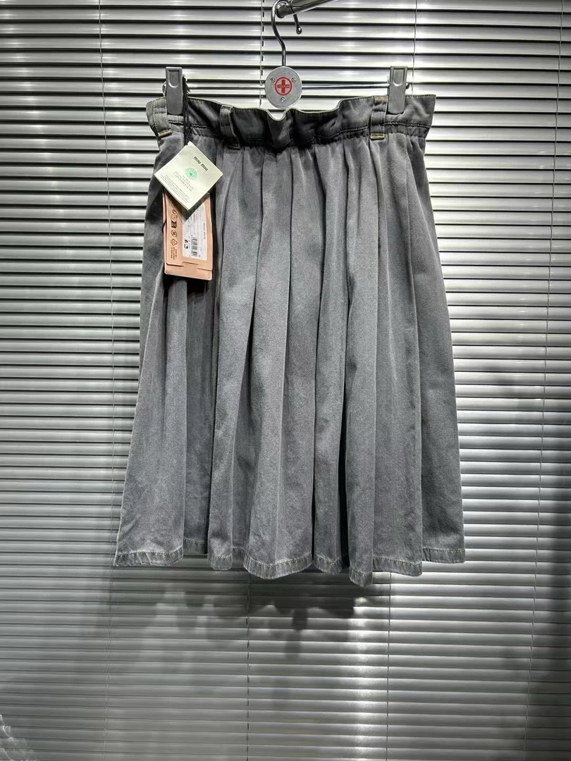 未使用 MIU MIU/缪缪 25ss爆款刺绣灰色牛仔百褶裙/36码
