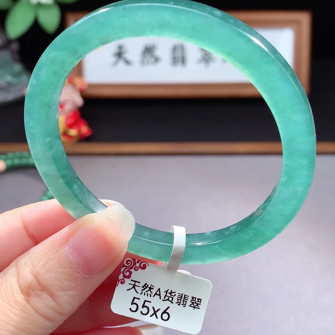 未镶嵌手镯（圆镯）翡翠