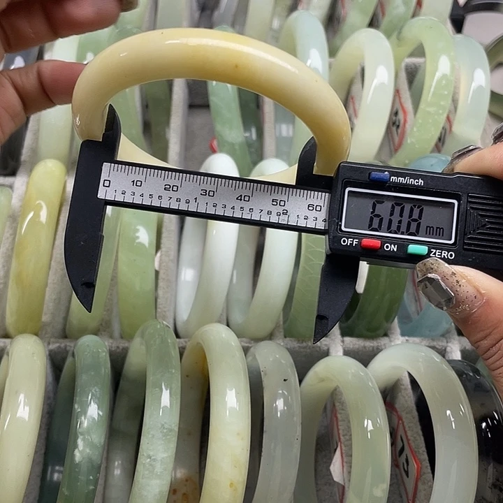 蛇纹石玉未镶嵌手镯56