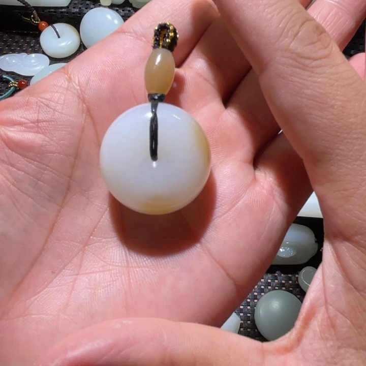 最****和田玉未镶嵌颈饰