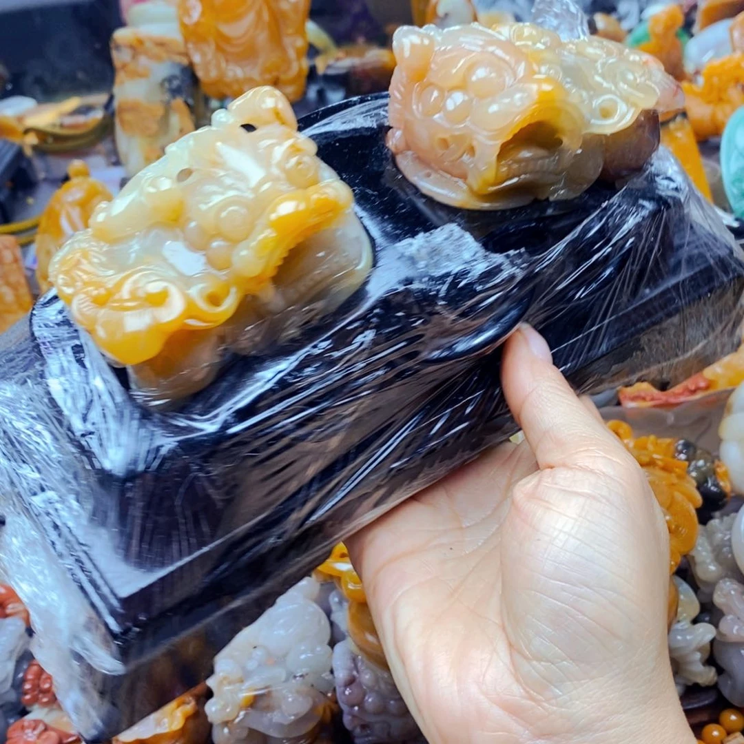 未镶嵌石英质玉（黄龙玉）颈饰