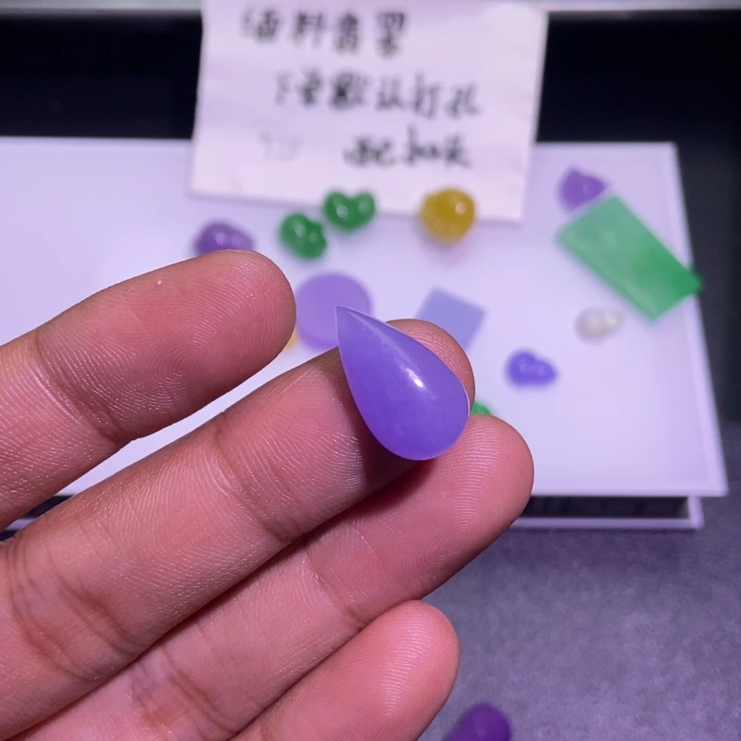 六***中翡翠未镶嵌颈饰吊坠