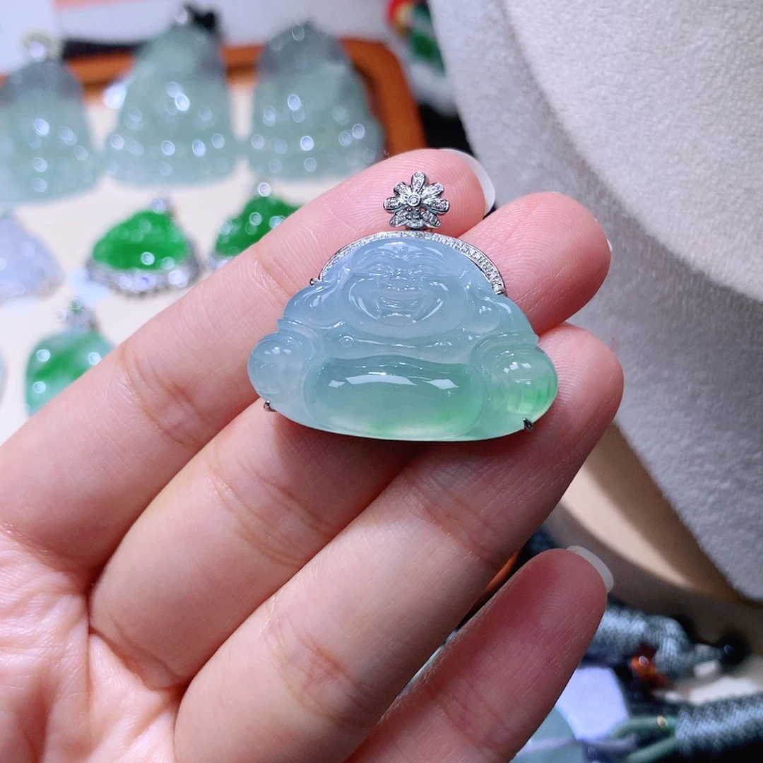 颈饰18K金镶嵌翡翠佛公