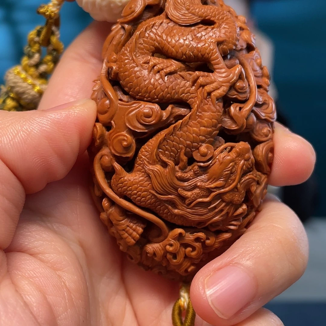 大橄榄核动态镂空二龙戏珠典藏级核雕作品