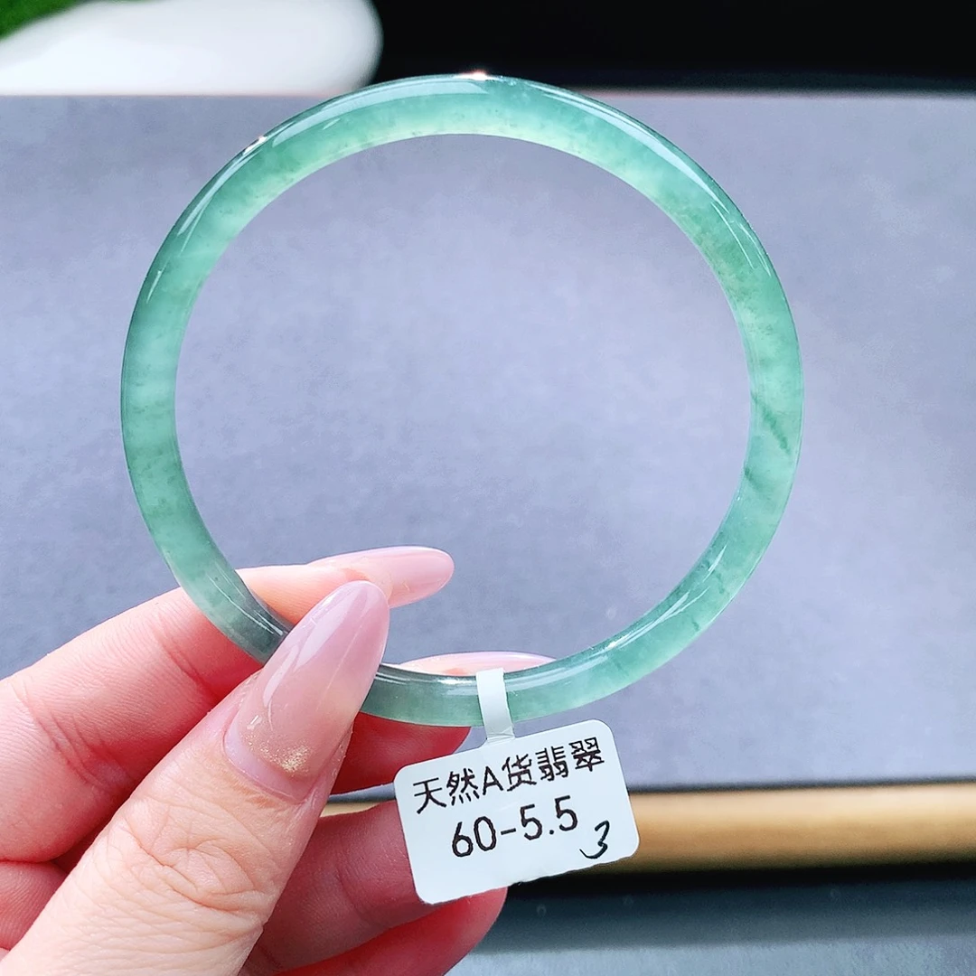 未镶嵌手镯（圆镯）翡翠