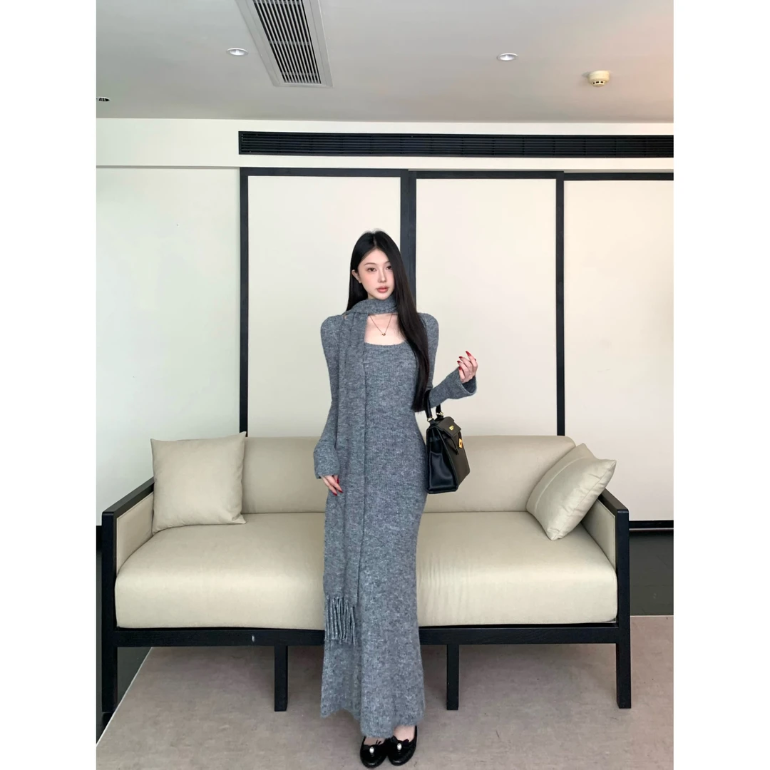气质配围巾长袖针织连衣裙女秋季新款时尚收腰显瘦打底包臀长裙子