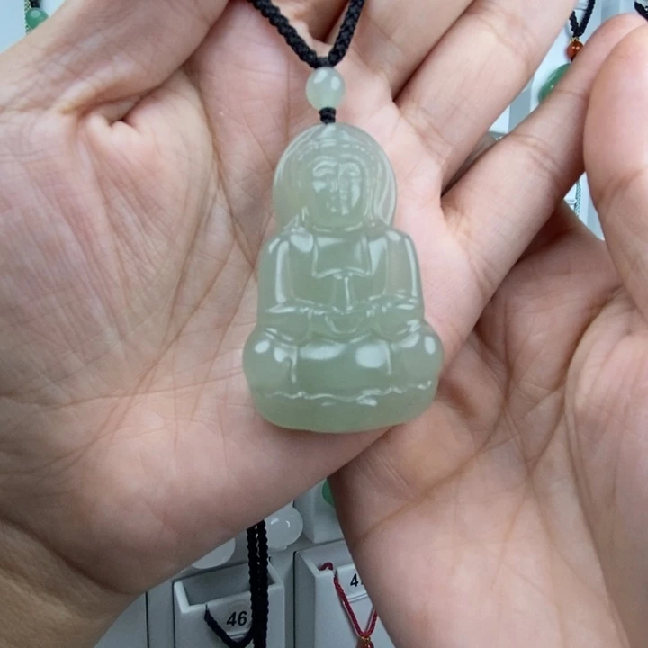 颈饰未镶嵌石英质玉