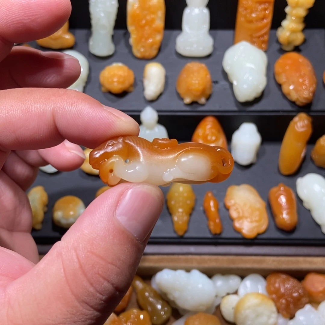 罗***帅和田玉未镶嵌颈饰