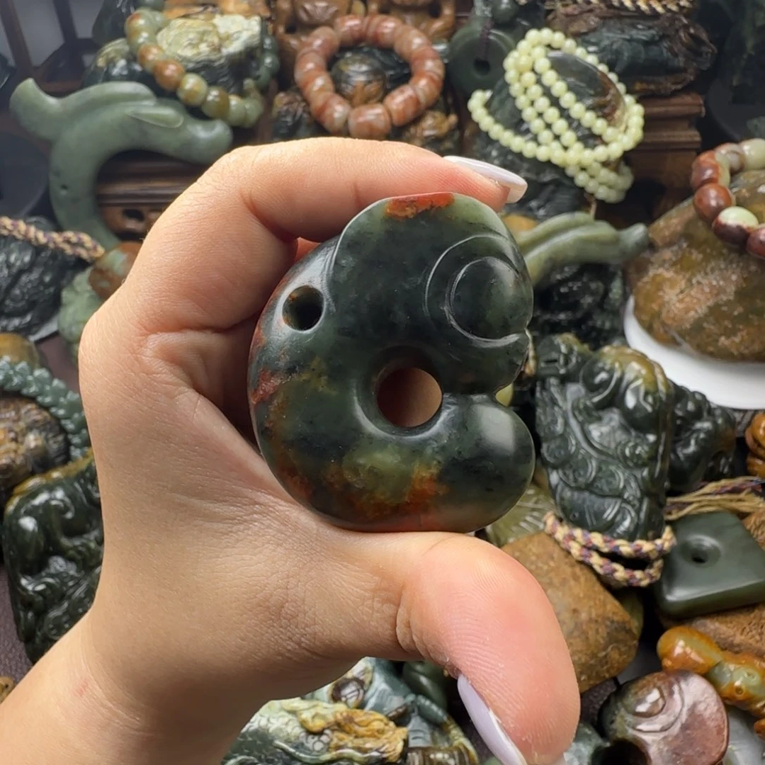 透闪石质玉未镶嵌珠宝奇石