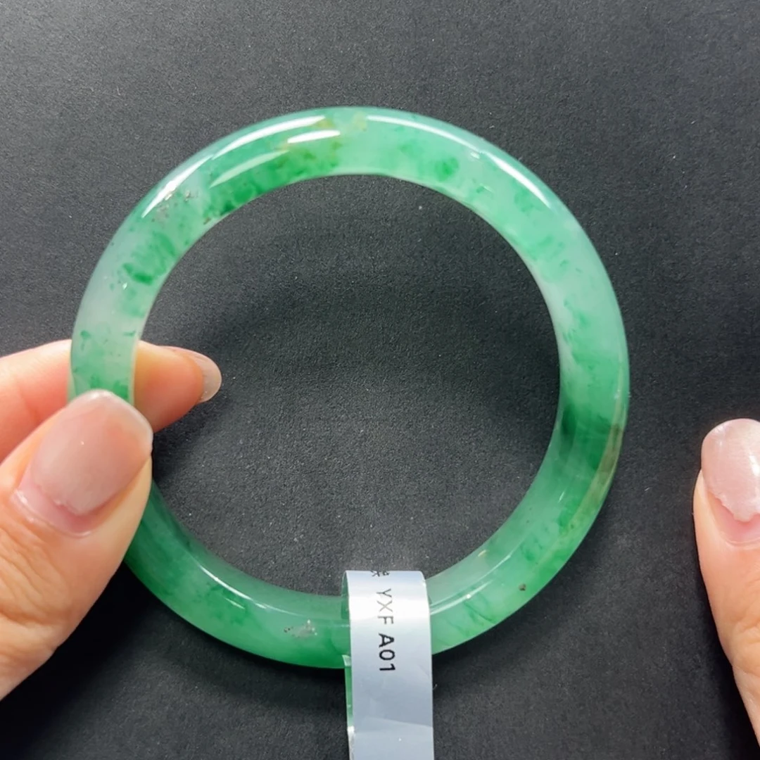 石英质玉未镶嵌手镯+周周55.8