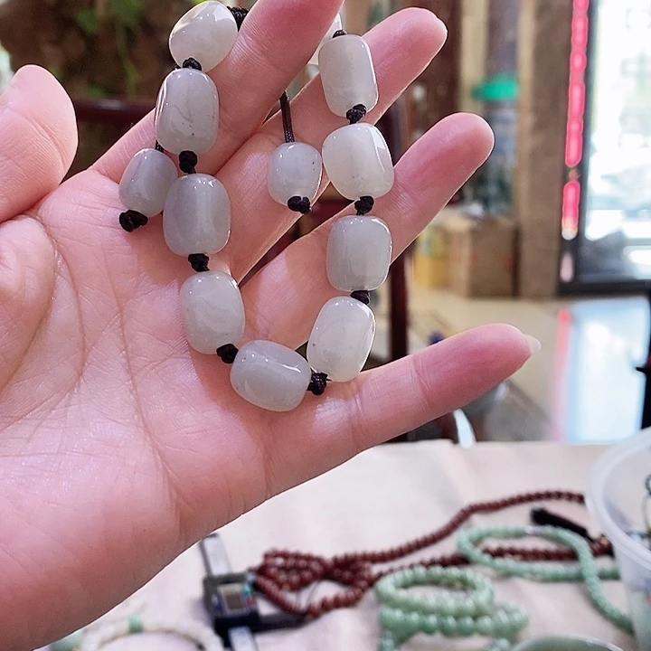 密玉（石英质玉）颈饰未镶嵌