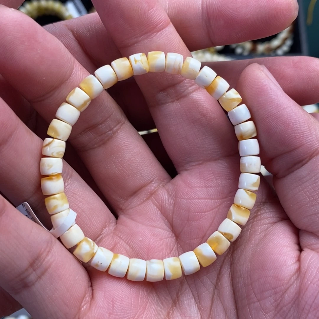 蜜蜡未镶嵌裸石瓷白妖花6.3mm