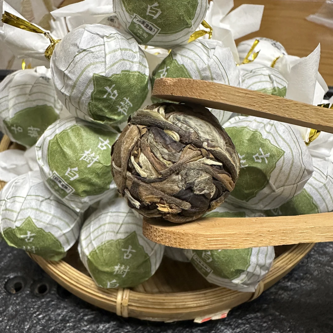 古树白茶8克龙珠 持久甘甜，舌面生津，回味悠长
