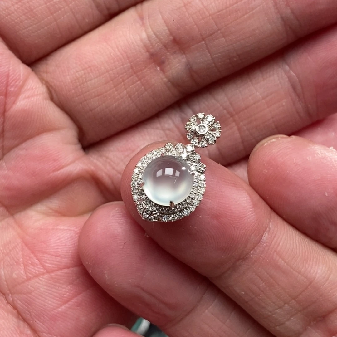 吊坠(不含链)18K金镶嵌翡翠蛋面