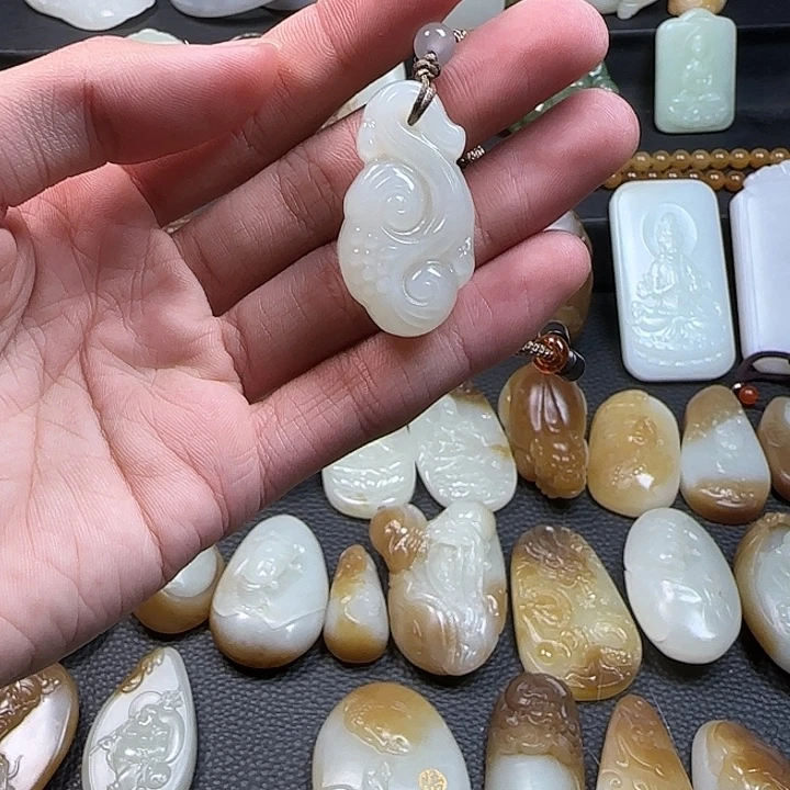 和田玉未镶嵌颈饰