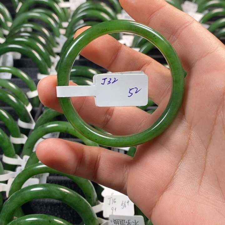 何***也未镶嵌手镯和田玉（碧玉）