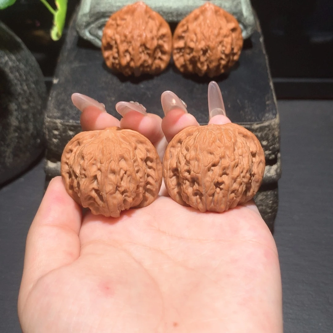 文玩核桃吊坠红皮磨盘052607