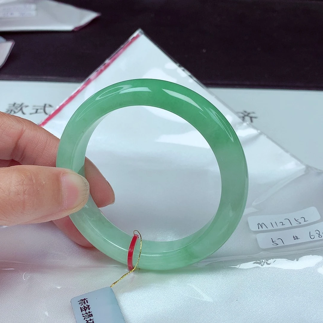 翡翠手镯未镶嵌57圈2752