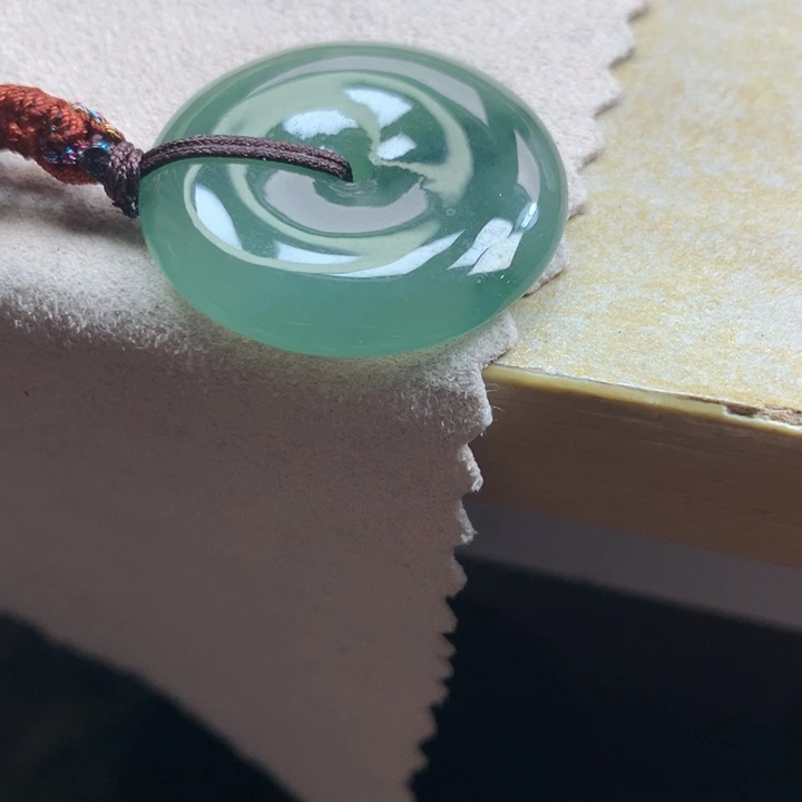 翡翠颈饰未镶嵌吊坠