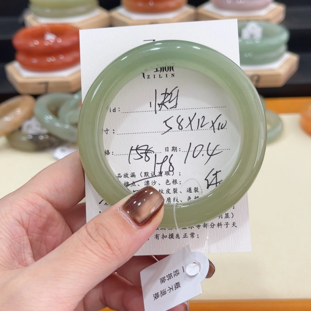 未镶嵌手镯石英质玉快*