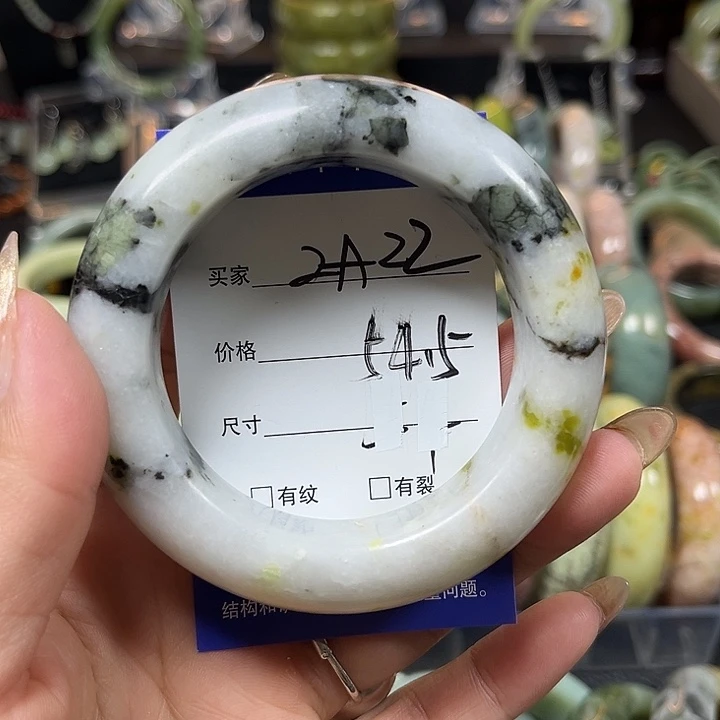 未镶嵌蛇纹石玉手镯吴****?