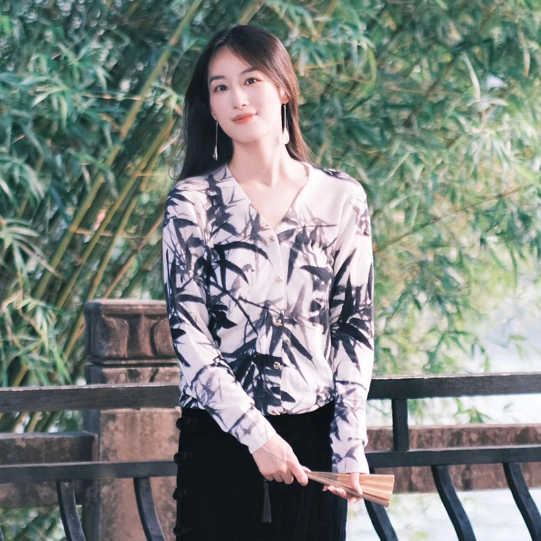 【橙庐】112404竹影羊毛V领针织开衫 春秋女士时尚休闲百搭印花修身