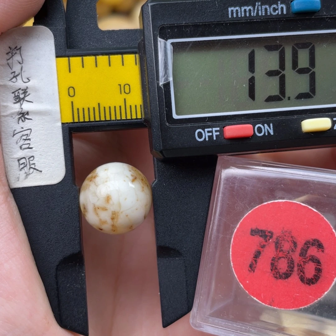 蜜蜡未镶嵌珠宝奇石瑕疵