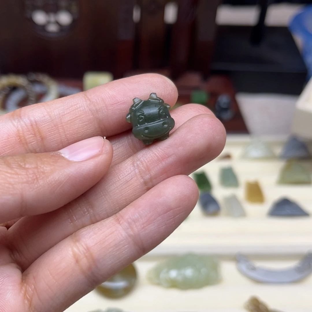 ****里和田玉未镶嵌珠宝半成品