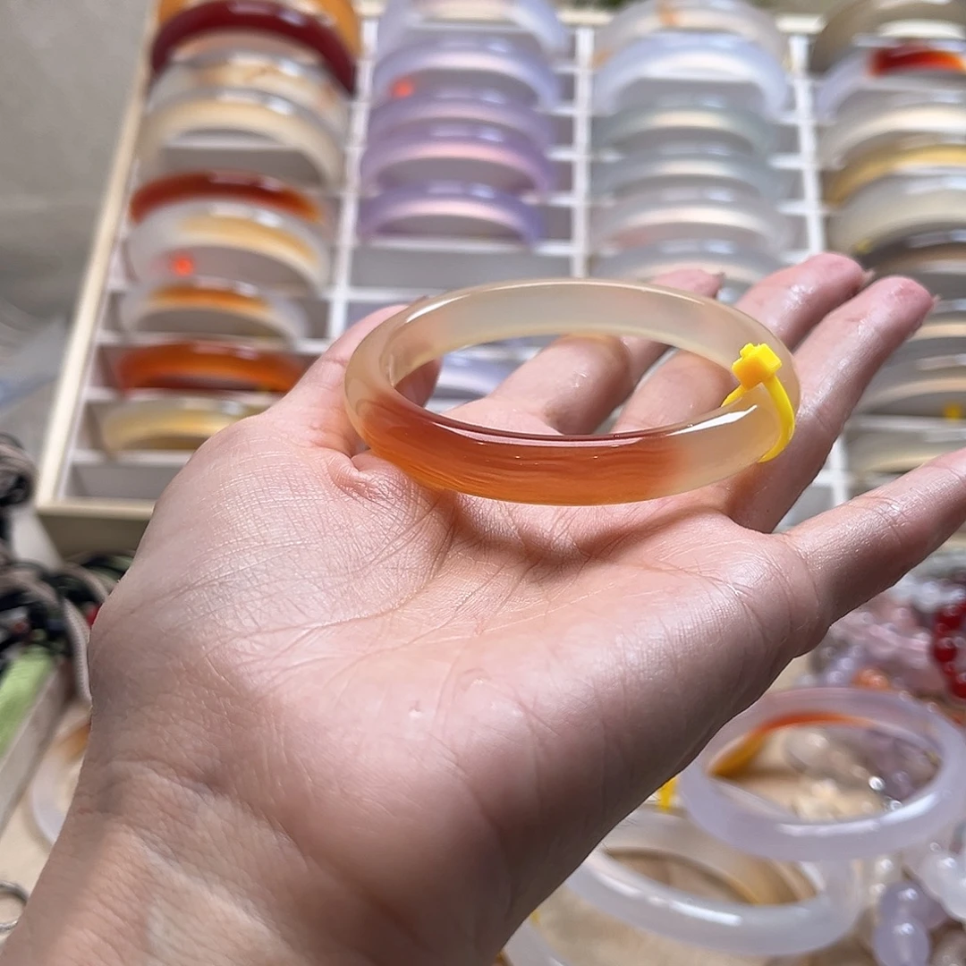 小***O玛瑙/玉髓未镶嵌手镯