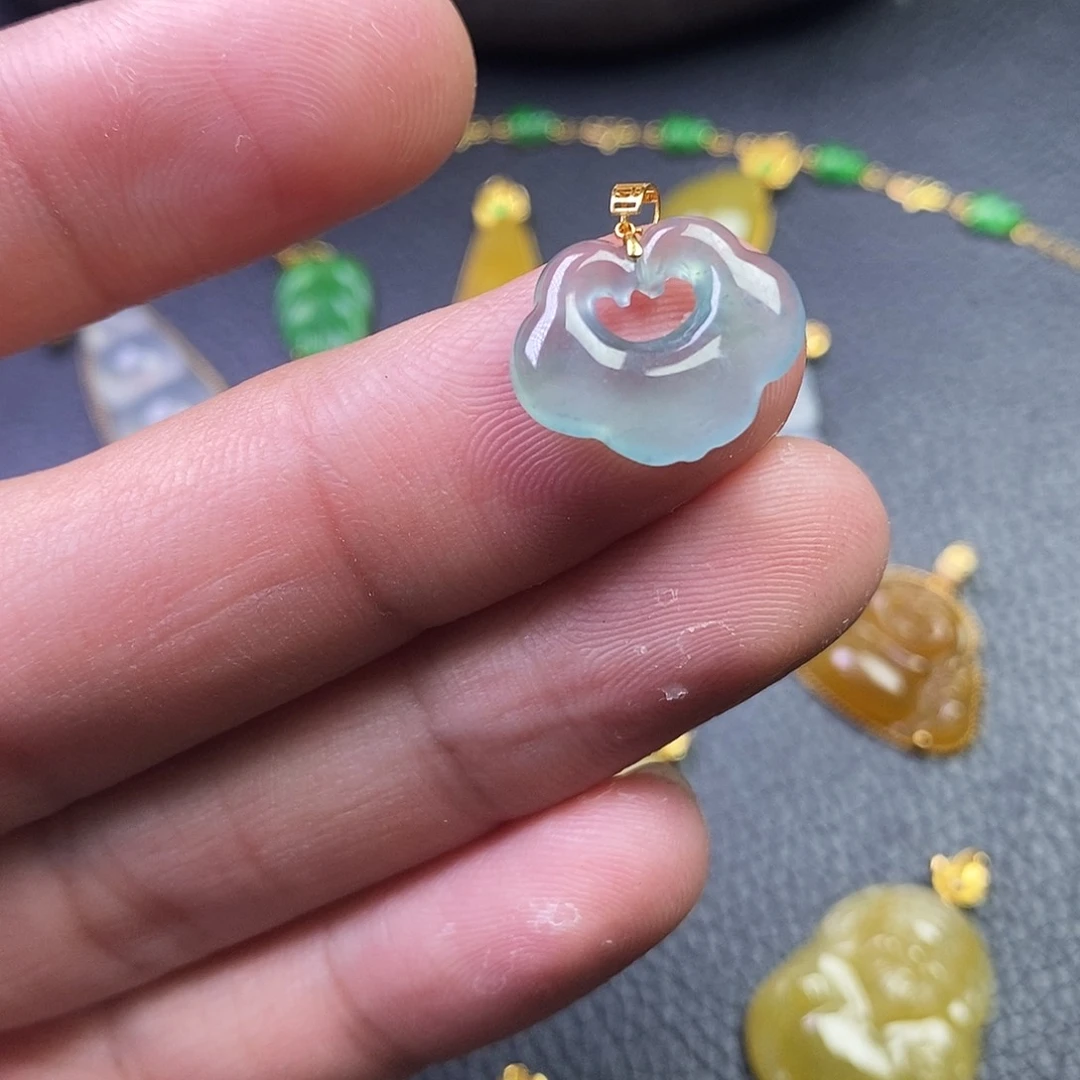 颈饰18K金镶嵌翡翠