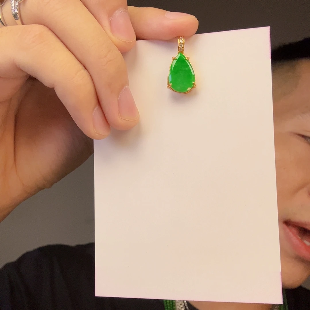 未镶嵌挂件翡翠一件